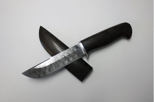 Нож "Охотник" (малый) дамасская сталь, (деревянные ножны) дер.ножны001